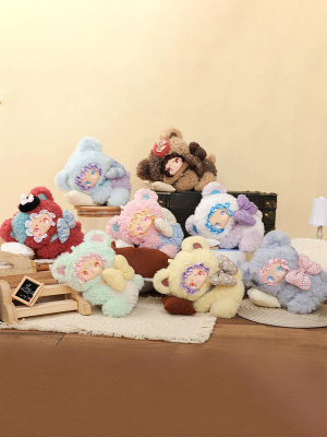 Мягкая игрушка Emma Прелестная Эмма Руководство по усыновлению медведя в сюрприз-боксе 14см, 1шт.