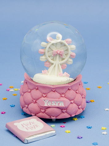 Снежный шар Колесо обозрения с подсветкой розовый 9 см