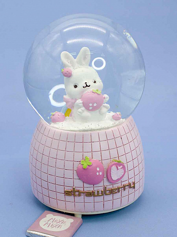 Снежный шар Кролик с клубникой со звуком и подсветкой розовый № 2, 15 см