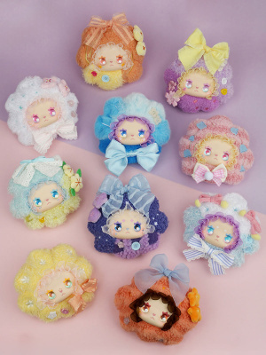 Мягкая игрушка Emma Прелестная Эмма Цветочные сезоны в сюрприз-боксе 12см, 1шт.