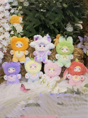 Мягкая игрушка Nommi Интересные фрукты в сюрприз-боксе 20см, 1шт.