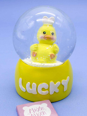 Снежный шар Lucky Утка с подсветкой желтый №4, 9 см