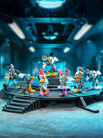 Фигурка DISNEY MICKEY & FRIENDS Cyborg ДИСНЕЙ Микки Маус и Друзья Киборг в сюрприз-боксе, 1 шт.