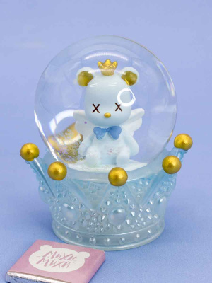Снежный шар Корона Мишка ангел с подсветкой голубой 9 см