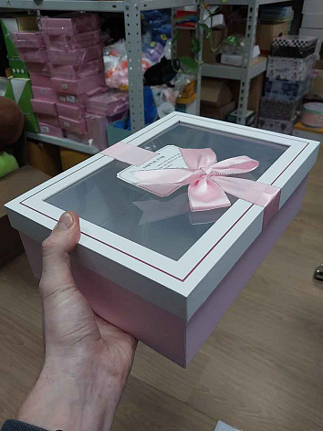 Коробка подарочная прямоугольная прозрачный верх с бантом розовая (23*17*6,5)