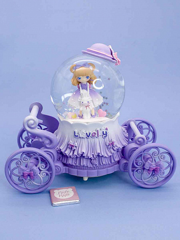 Снежный шар Девочка на карете со звуком и подсветкой фиолетовый 15 см