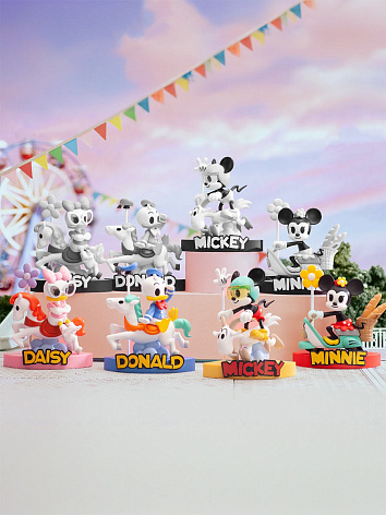 Фигурка DISNEY MICKEY & FRIENDS Carousels ДИСНЕЙ Микки Маус и Друзья на каруселях в сюрприз-боксе,1 шт.