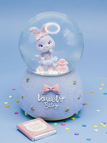 Снежный шар Lovely Baby зайчик со звуком и подсветкой голубой 12 см