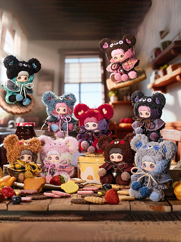 Мягкая игрушка с подвесом MayMei Медвежонок Печенька в сюрприз-боксе 14-15см, 1шт.