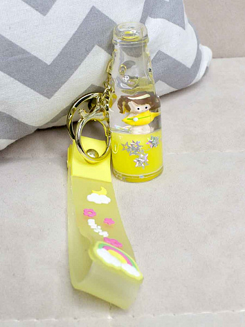 Брелок Девочка в бутылке желтый, 7,5 см.