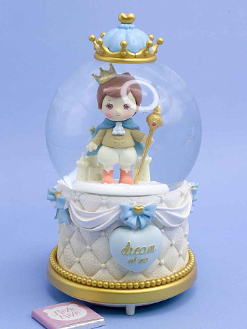 Снежный шар Принц со звуком и подсветкой голубой 17,5 см