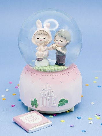 Снежный шар All Your Life мальчик и девочка со скрипкой со звуком и подсветкой розовый 12 см